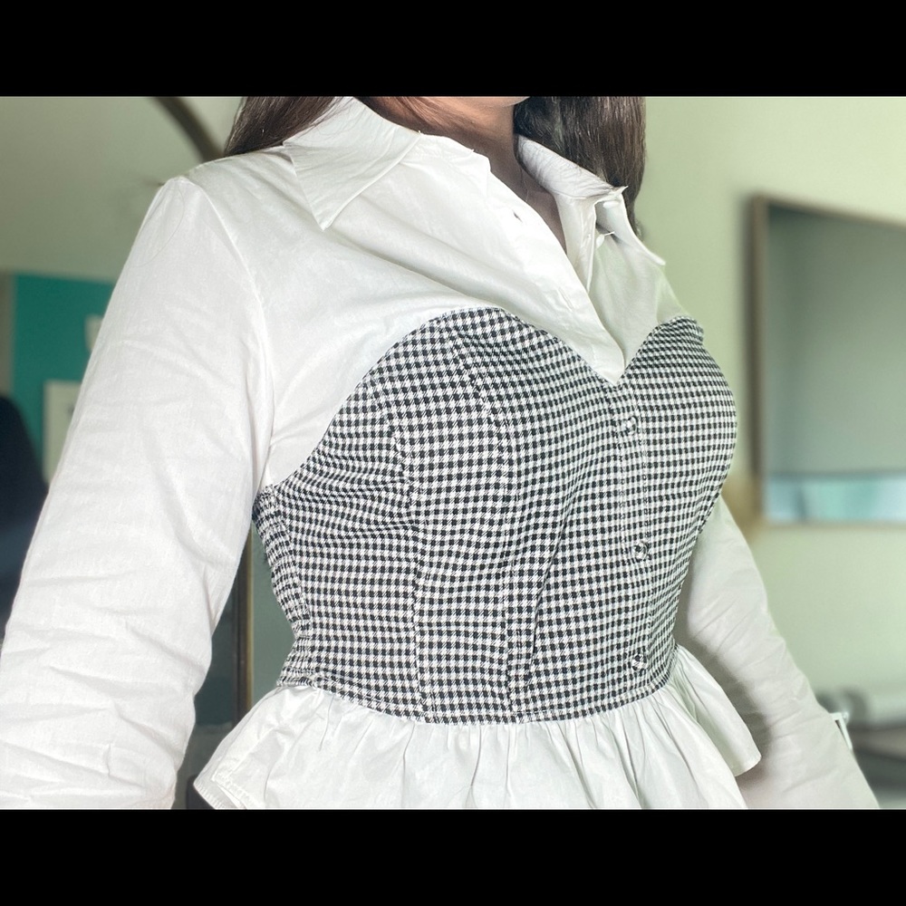 S, M and L women shirt 😍, FREE SHIPPING/ NEW WITH TAG ! Order NOW